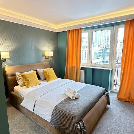 Gold Apartment Zlota - Palace Of Culture View- Netflix Warsaw Luaran gambar
